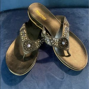 NWOB Kenneth Cole REACTION Black Thong /Flipflop/Sandal w Bling 8.5M